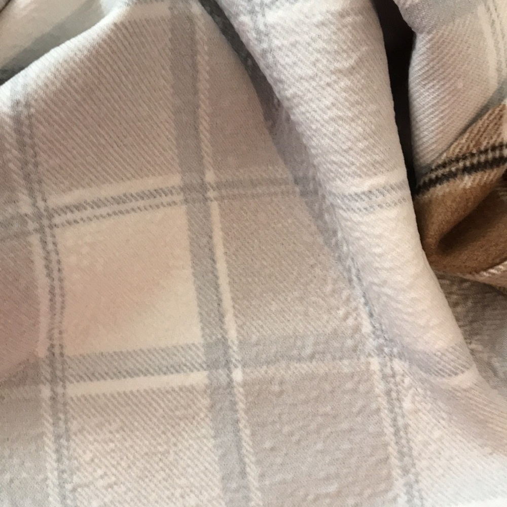 Tan white & black plaid button up fleece work barn shacket Sz L or M oversized - Picture 10 of 11